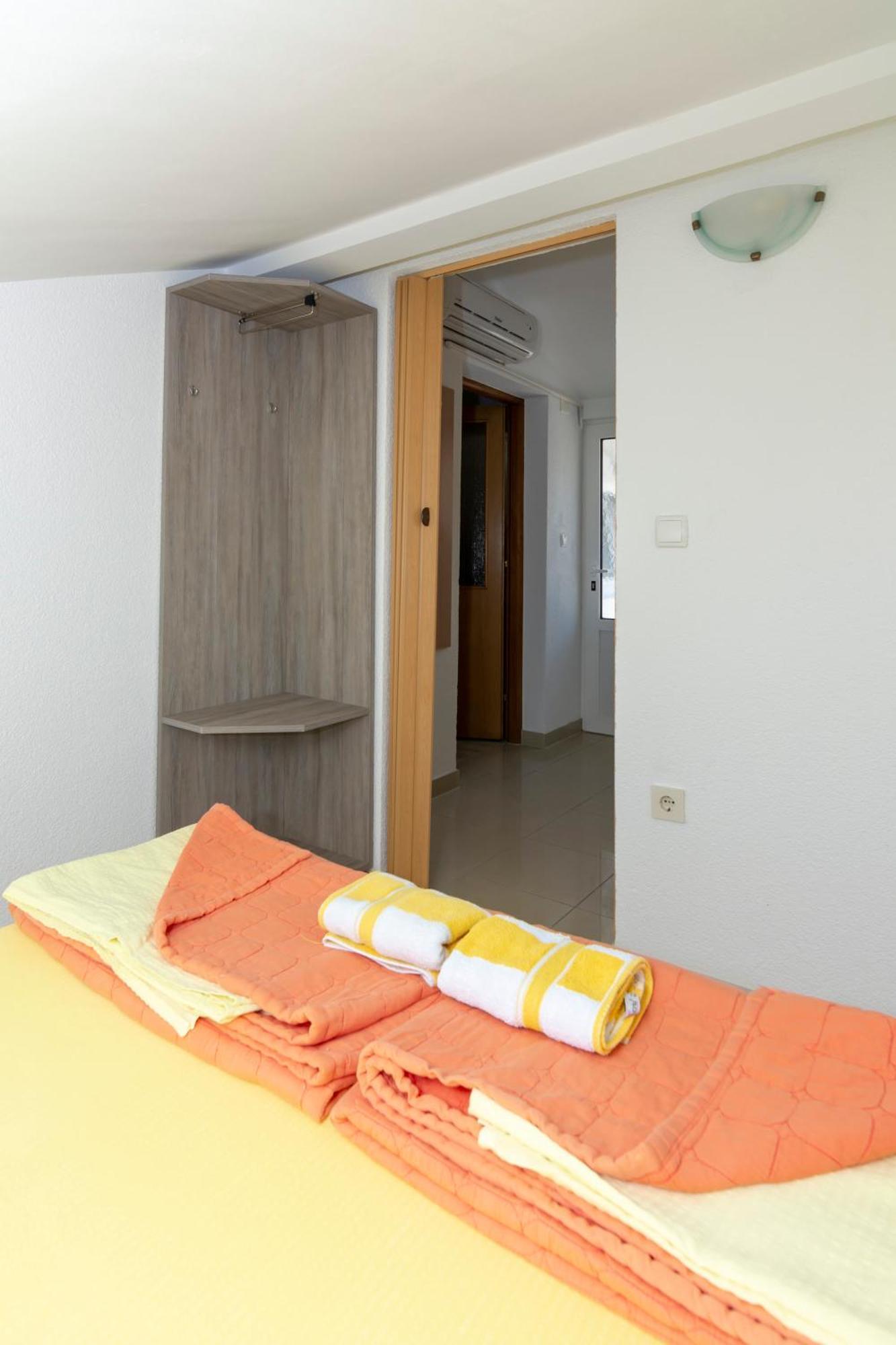 Apartmani Filip Pag Town Exterior photo
